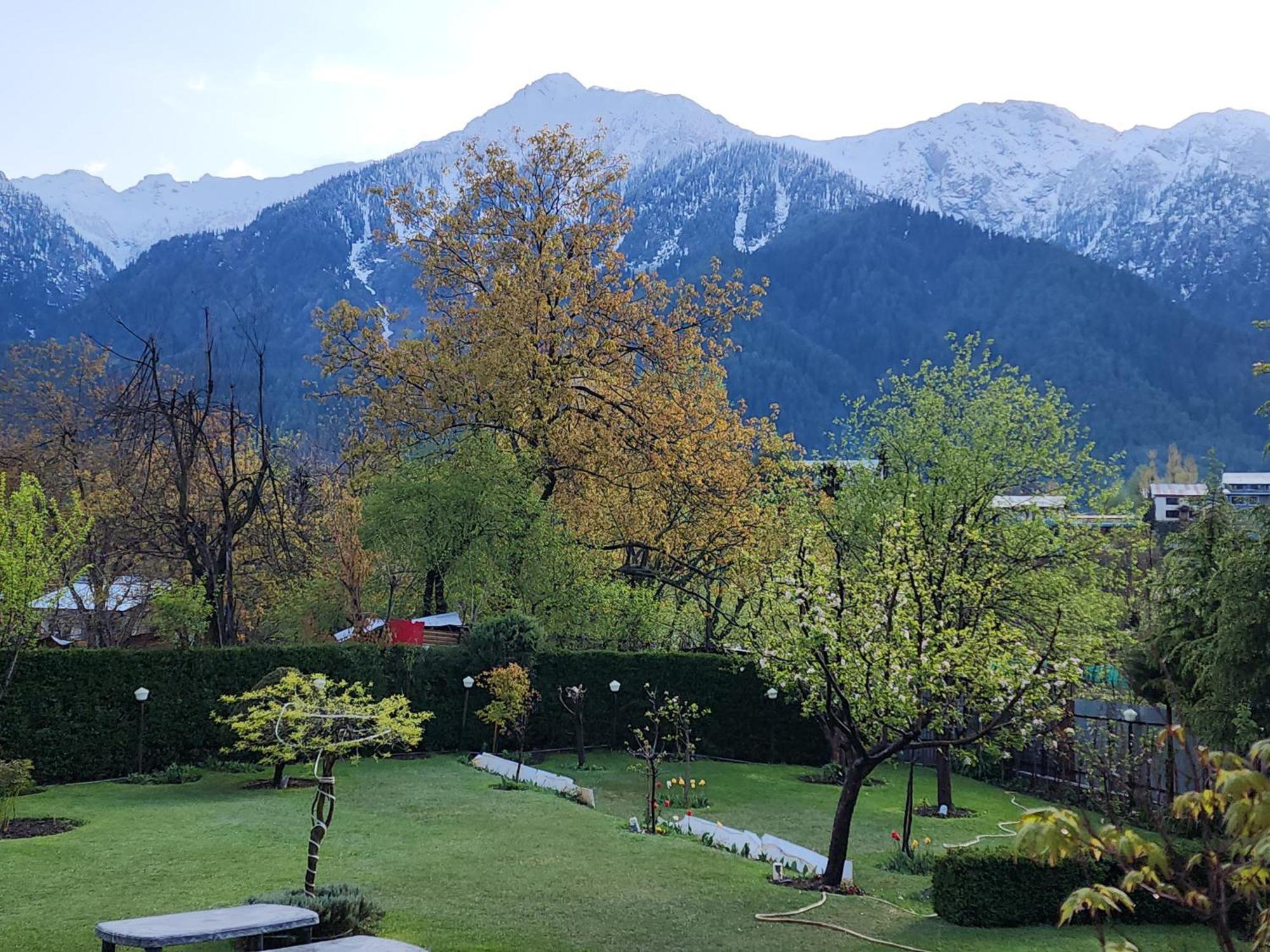 Premier Pahalgam Hotell Exteriör bild