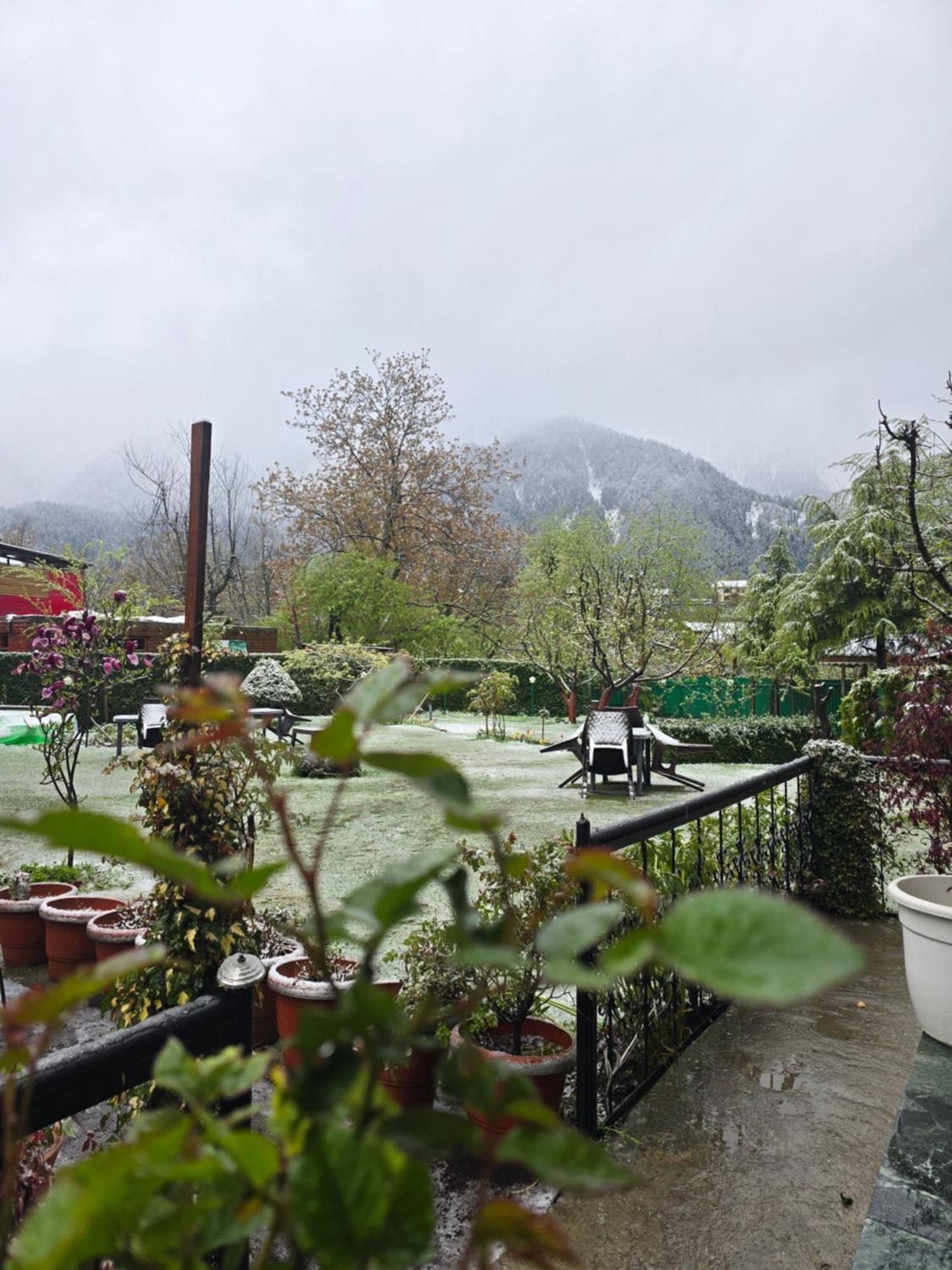 Premier Pahalgam Hotell Exteriör bild