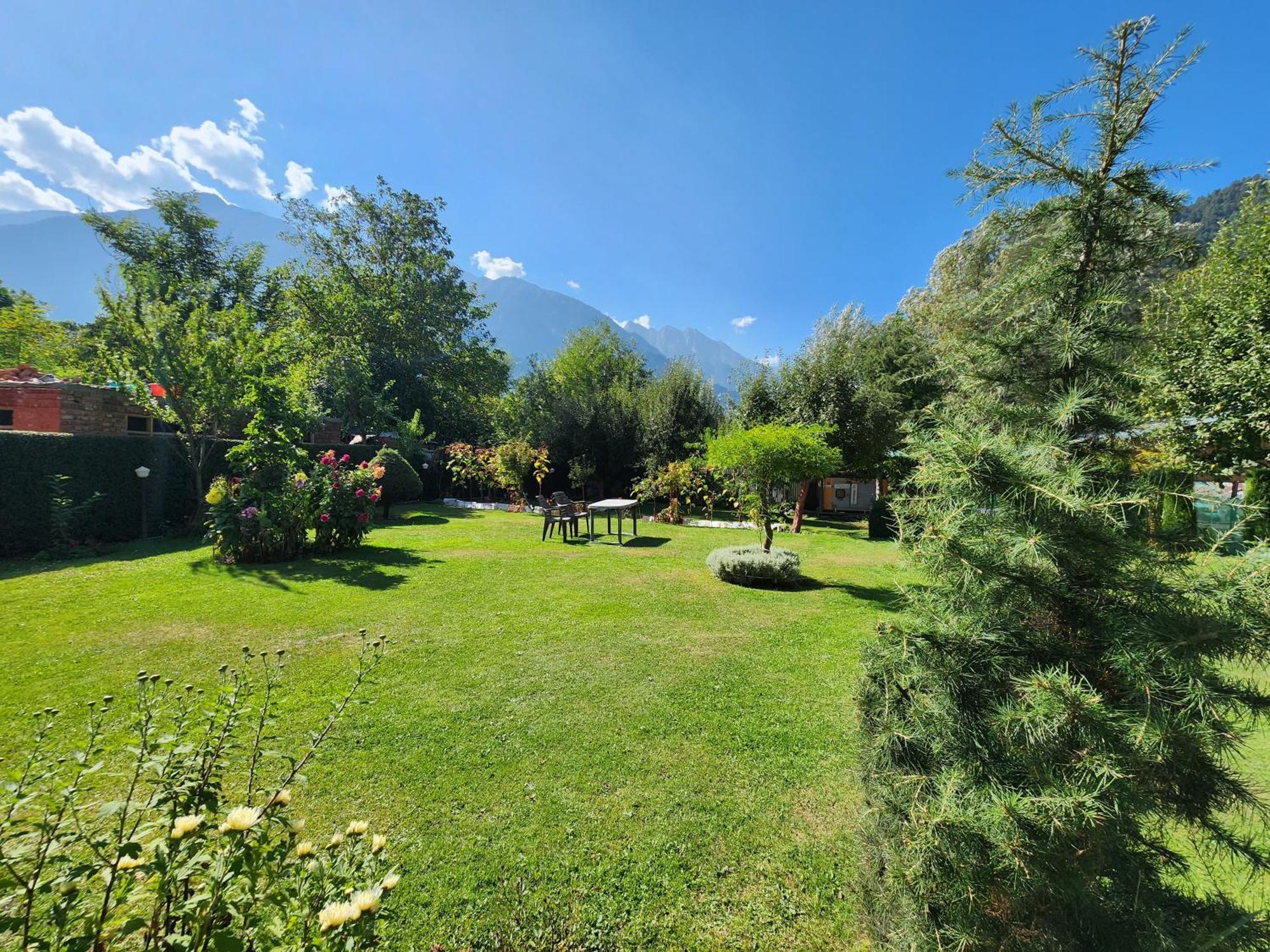 Premier Pahalgam Hotell Exteriör bild