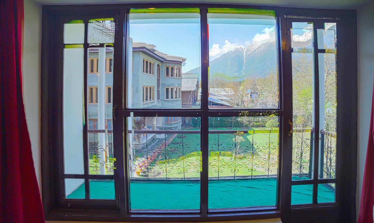 Premier Pahalgam Hotell Exteriör bild